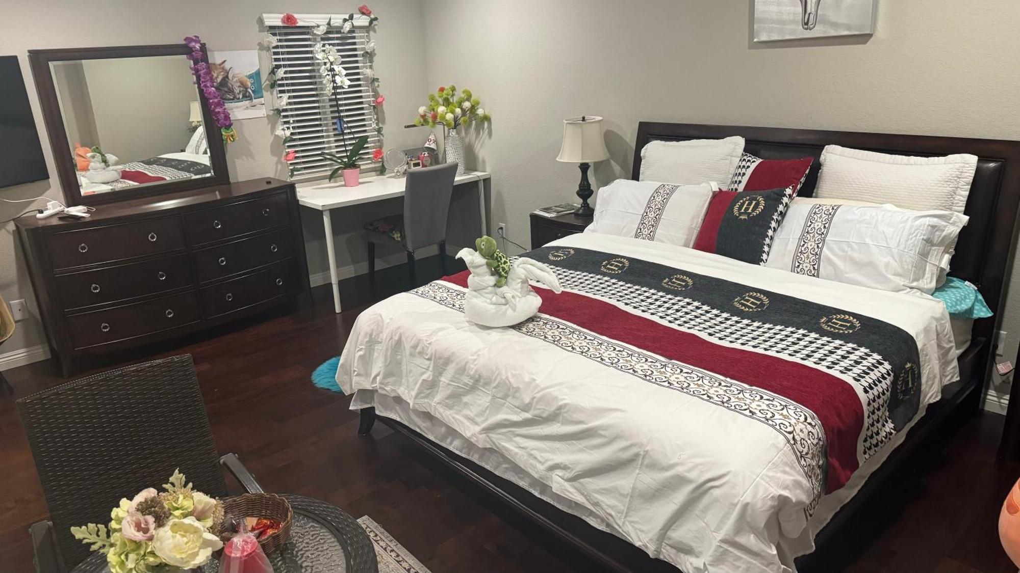 King Bed Big Room Chino Hills Ngoại thất bức ảnh