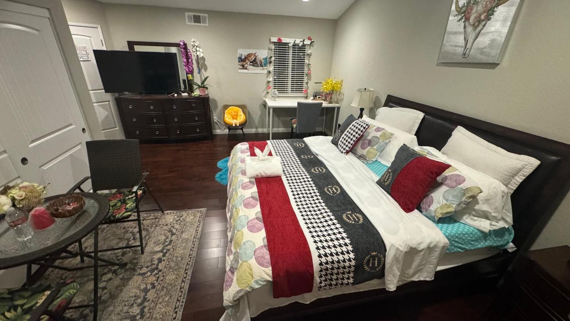 King Bed Big Room Chino Hills Ngoại thất bức ảnh