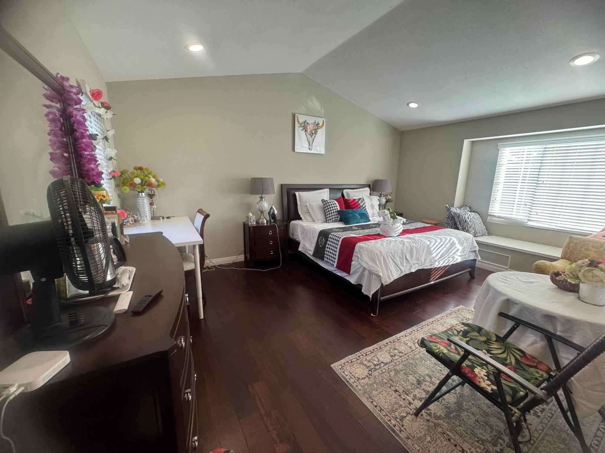 King Bed Big Room Chino Hills Ngoại thất bức ảnh